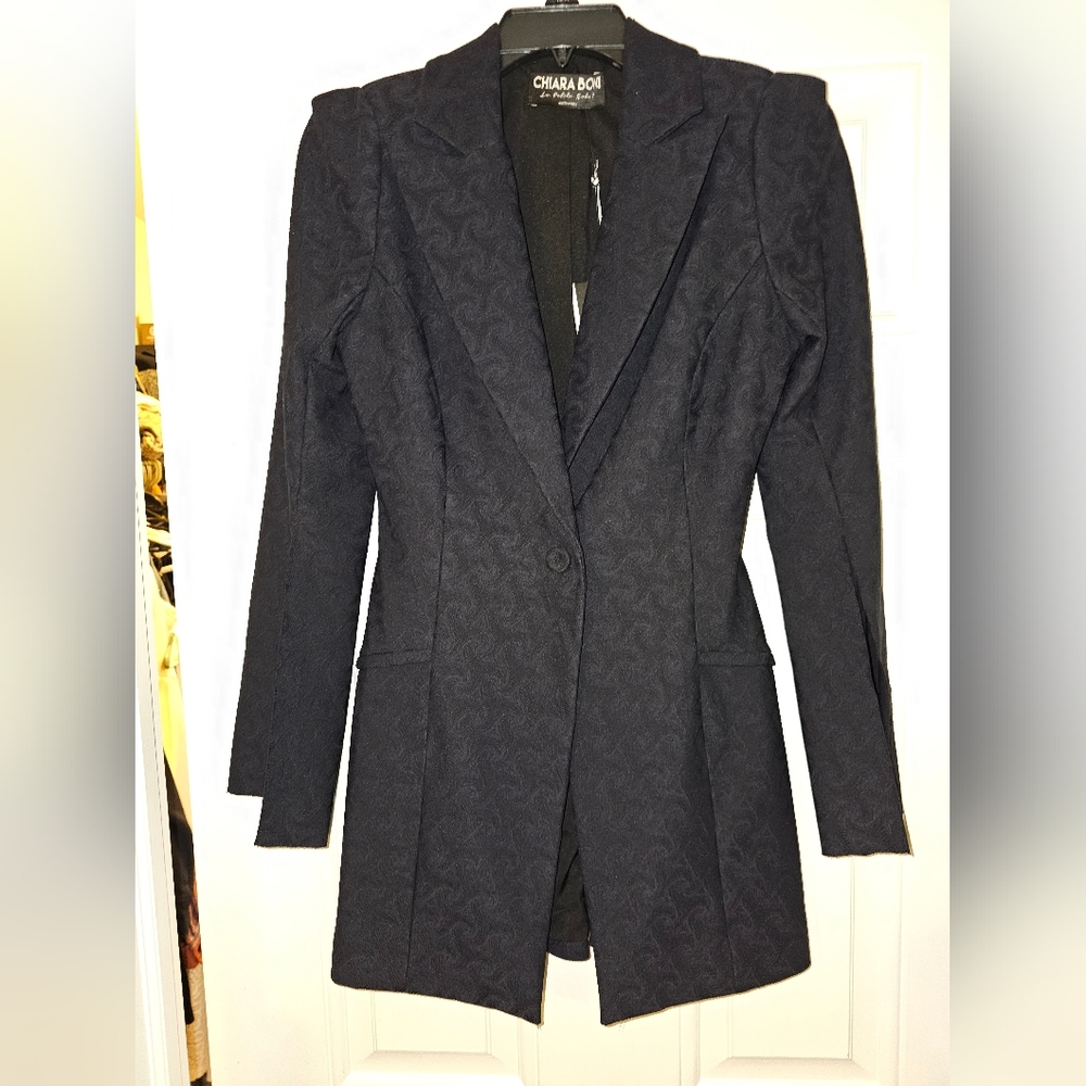 Chiara Boni women's one button, skit sleeve Blazer